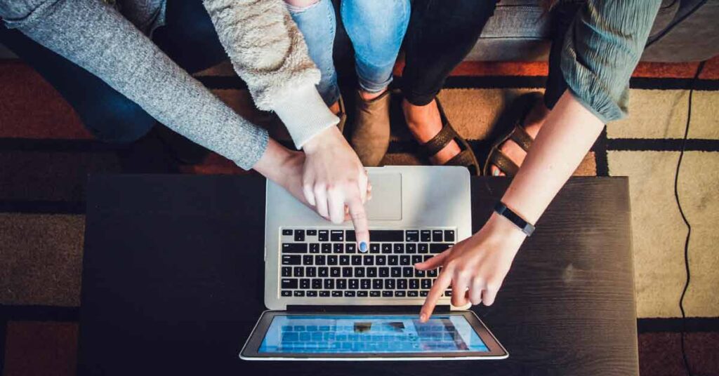 Image of people choosing the best web hosting provider